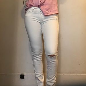 White Levi’s 711 Skinny Jeans